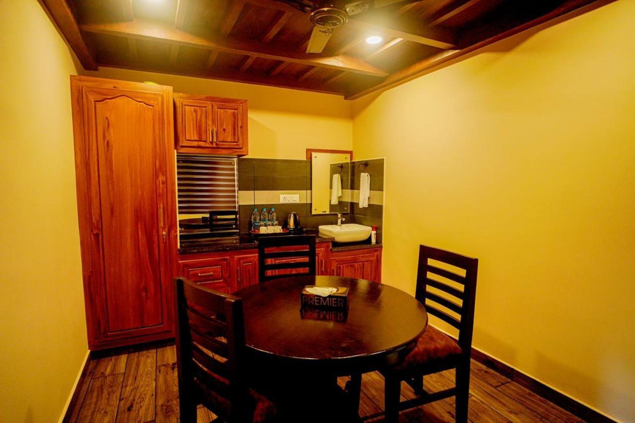 Falcon Riverview Resorts Kuttampuzha エクステリア 写真
